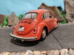 Prodám model 1:18 Volkswagen Beetle 1971 - 4