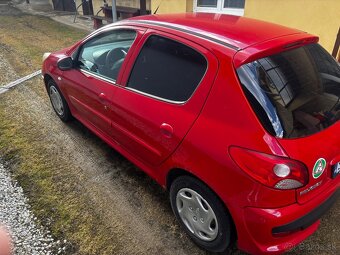 Predám Peugeot 206+ 1.4 55kw benzín 2010 - 4