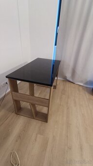 Prodám Psací Stůl (90 cm délka, 45 cm šířka, 75 cm výška) - 4