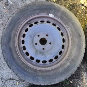 4 ks zimné pneu Matador 195/65 R15 na plechovych diskoch - 4