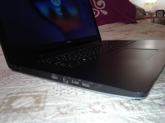 Dell. Intel i5. 17,3 HD+. 256 GB SSD.8GB. nVidia 2+4GB. - 4