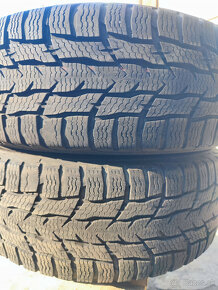 Predám zimné pneu. 215/60R16C - 4