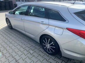 Predám hyundai i40cw 1.7 CRDI 100kw r.v.2012 - 4