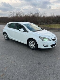 Opel Astra J 2.0 Cdti 118kw r.v 2011 - 4