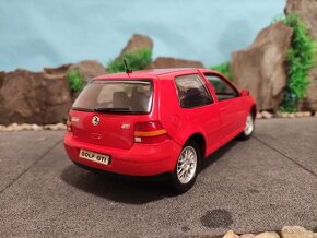 prodám model 1:18 volkswagen golf IV GTi - 4