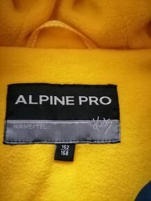 3x oblečená Alpine PRO bunda - 4