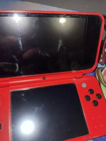 Predám hernú konzolu Nintendo 2ds XL Pokeball edition - 4