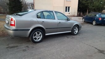 Škoda Octavia 1,6 TOUR benzín - 4