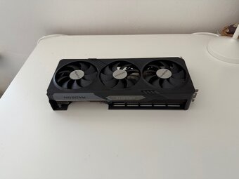 GIGABYTE Radeon RX 7800 XT GAMING OC 16G - 4