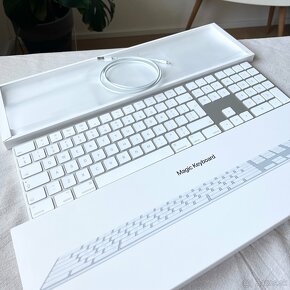 Apple Magic Keyboard s číselnou klávesnicou, strieborná – US - 4