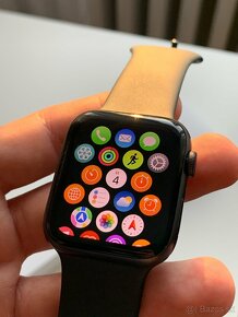 Apple Watch SE 2020 44 mm - 4