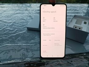 Mobilní telefon Xiaomi Mi 9 / 6GB RAM / 128GB Uložiště / - 4