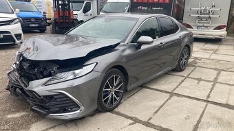 Toyota Camry - 4