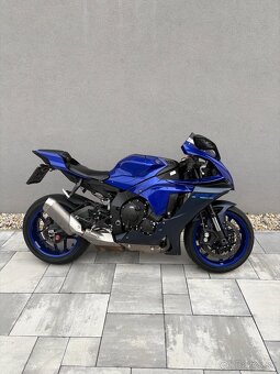 Yamaha R1 - 4