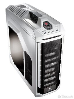 Cooler Master Storm Stryker - 4