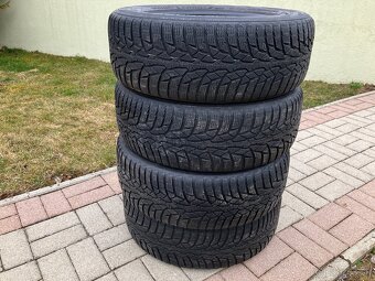 Predám 4 x zimné pneu Nokian 205/60 R16 - 4