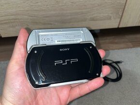 P: PlayStation Portable PSP GO 16GB (FLASH) + 8GB M2 karta - 4