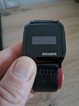 Zánovné hodiny Nixon Atom DL - 4