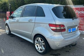 Mercedes Benz B180 - 4