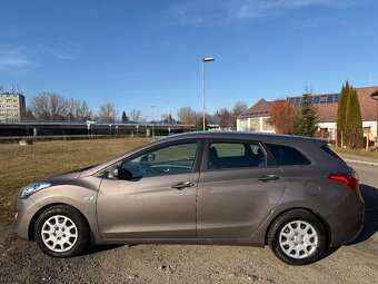 Hyundai i30 1.6crdi 94 kw - - 4