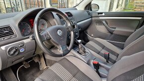 VW Golf 5 - 4