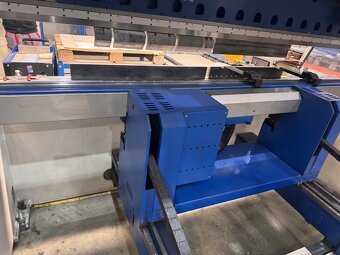 Ohraňovací lis Trumpf TrumaBend V 130 r.v. 2000 - - 4