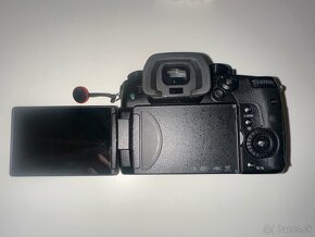 Panasonic Lumix GH5 + dummy battery + 8 baterii + VILTROX EF - 4