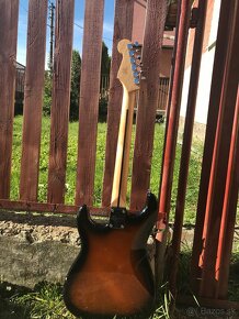 Squier Starocaster by Fender - 4