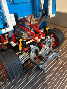 LEGO Technic pretekárske auto 42077 - 4