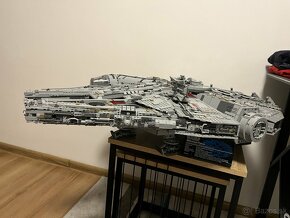 LEGO Star Wars Millennuim Falcon 75192 - 4