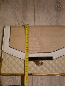 Elegantná clutch kabelka v jemných odtieňoch, zlatá retiazka - 4