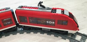 LEGO VLAK 7938 PASSENGER TRAIN - 4