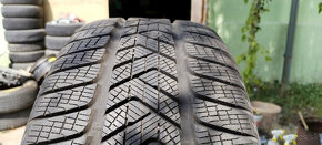 Zimné pneu 245/45 R20 --- PIRELLI - 4