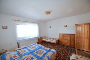 Rodinný dom s dvoma apartmánmi na predaj v Santovke - 4