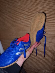 ADIDAS ,,Predator" Halovky  veľ.:33 - 4