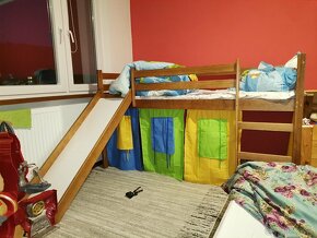 Detská vyvýšená posteľ so šmýkalkou - 4