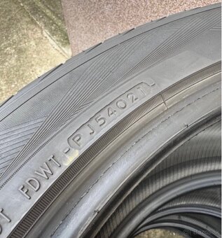 Yokohama 285/40 R 21 DOT 21 - 4