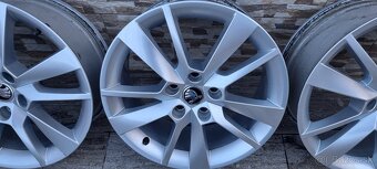 Predám SKODA Trius elektrony 5X112 R17 et49 J7 - 4