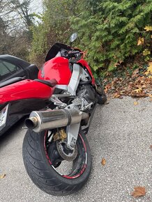 Honda CBR 900 RR - 4