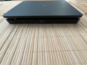 Playstation 4 Slim - 4