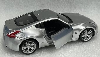 Nissan 370z 1:24 Maisto - 4