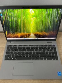 Dell Latitude 5520 - 4