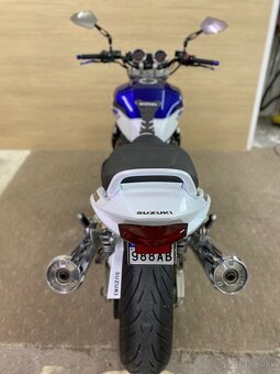 Suzuki GSX 1400 - 4