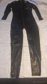 Latexovy celotelovy catsuit cierny s tvarovanim na prsia - 4