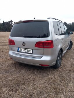 Volkswagen Touran - 4