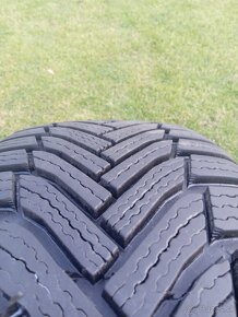 215/60 r16 zimné pneu.Michelin  8 mm - 4