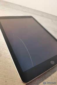 9.7" tablet Apple iPad 5 gen / 128GB Cell prasklinka - 4