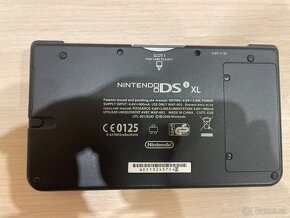 Nintendo DSi XL - 4