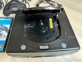 Konzola Sega Saturn + 2 hry.  2 ovládače, zdrojový kábel, hr - 4