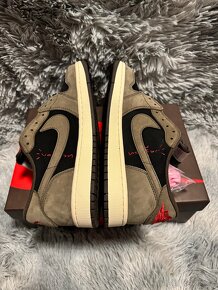 Jordan 1 Low Travis Scott Mocha - 4